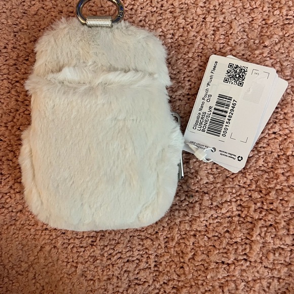 ✨NWT Lululemon Clippable Nano Pouch
Plush Fleece - Picture 8 of 10